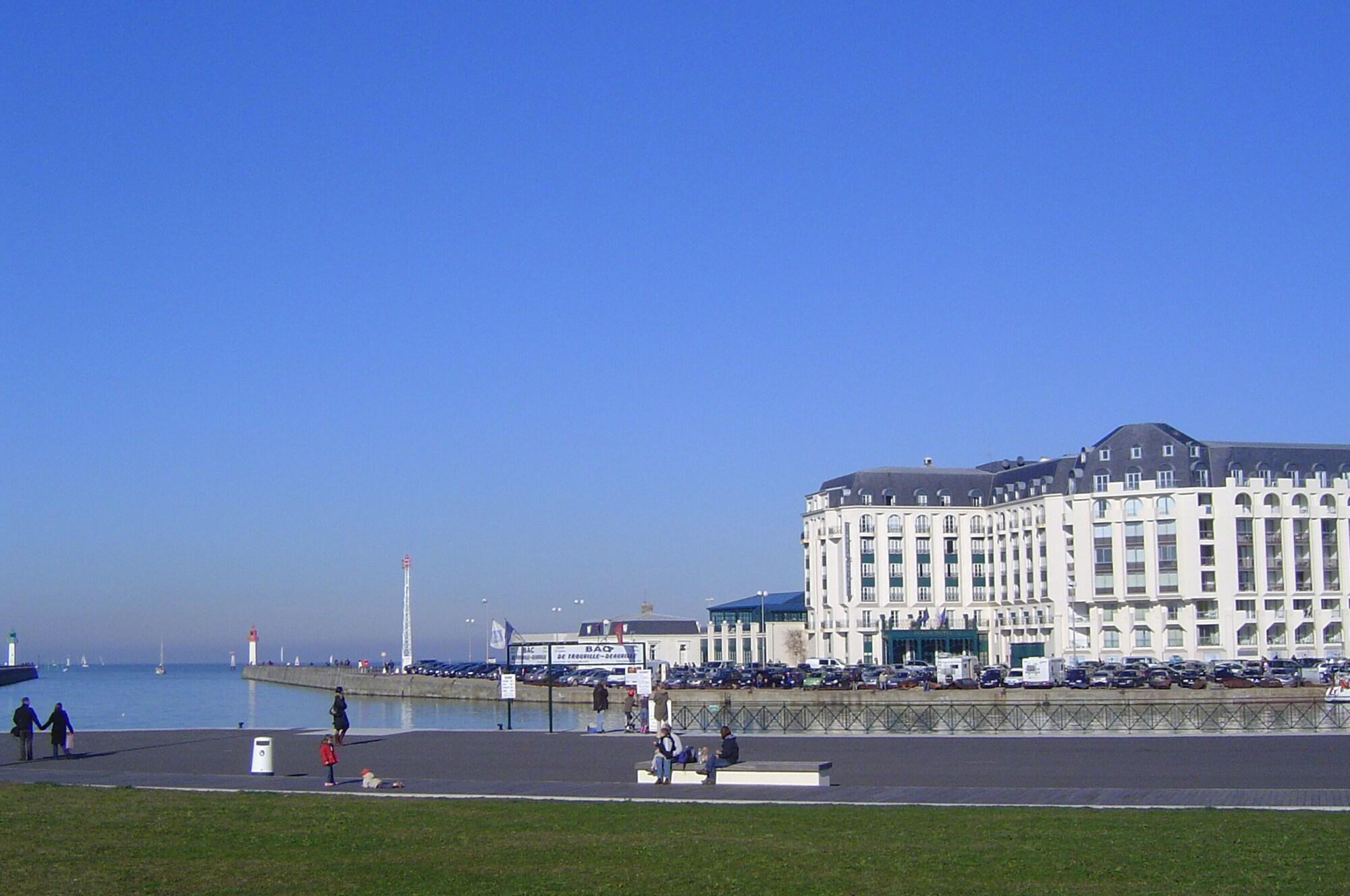 Sowell Residences Le Port Trouville-sur-Mer Exteriér fotografie